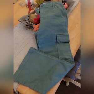 LOFT  Green Cargo Pants